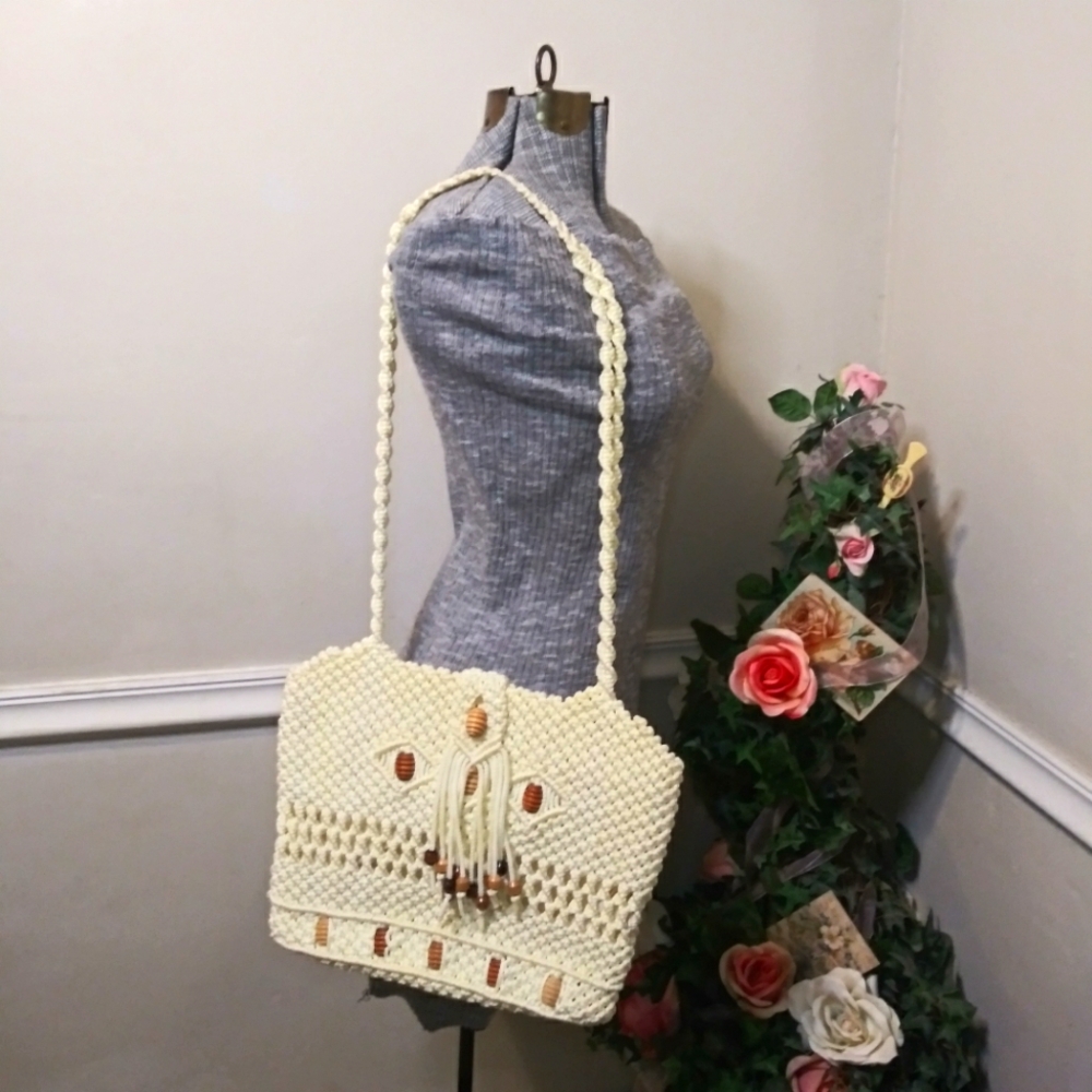 Vintage Boho Cream Macrame Shoulder Bag With Wood Bead Trim & Convertible Strap